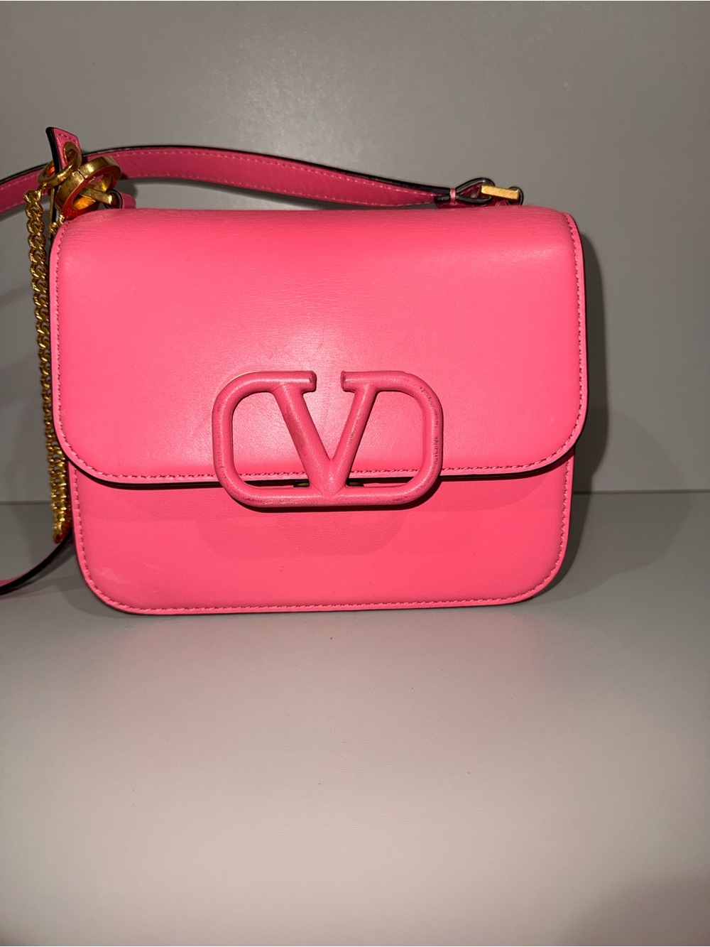 Valentino Pink Leather VLogo Shoulder Bag with Gold Chain